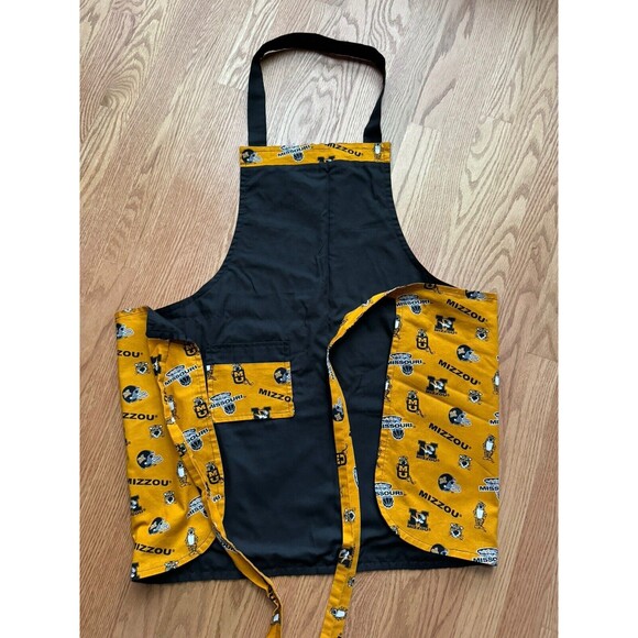 Mizzou BBQ Apron For Tailgating on Game Day with University of Missouri Tigers - Picture 2 of 5